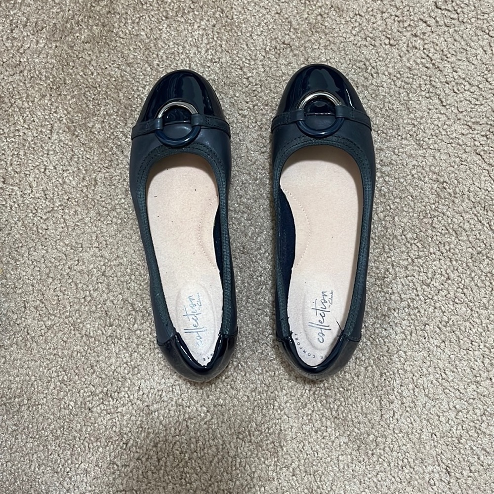 Clarks navy flats
